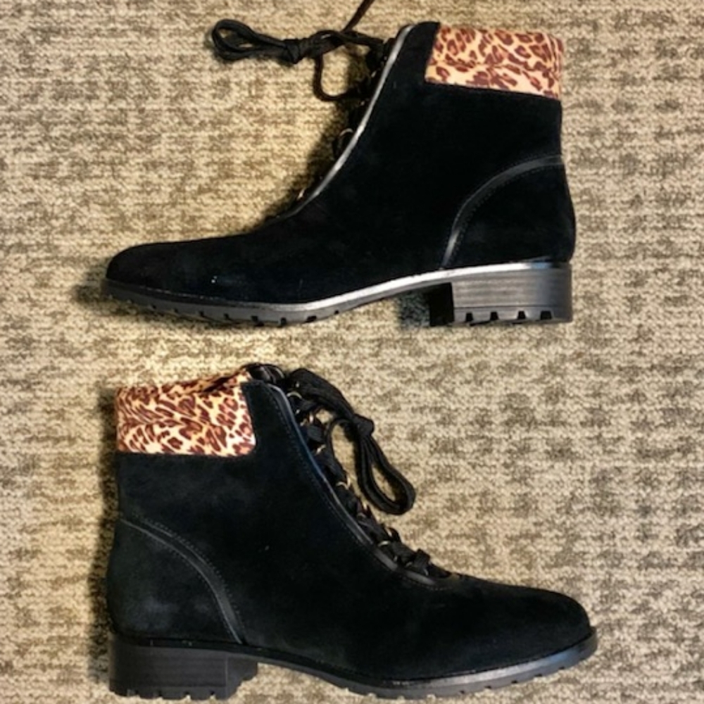 Crown & Ivy leopard print black booties - Picture 1 of 7
